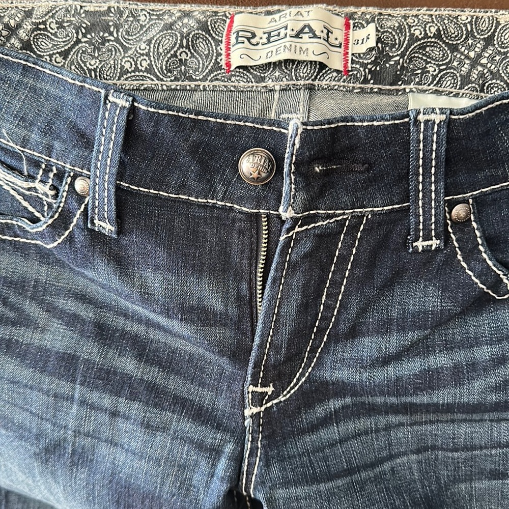 New without tags women’s Ariat size 31R jeans. Smoke free, pet free home.
